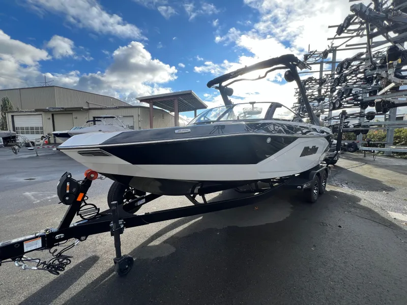 Slide: The Image of Malibu Wakesetter 23 LSV 2026 - 4
