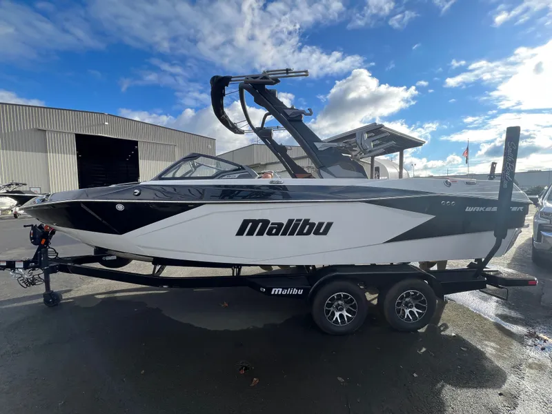 Slide: The Image of Malibu Wakesetter 23 LSV 2026 - 5