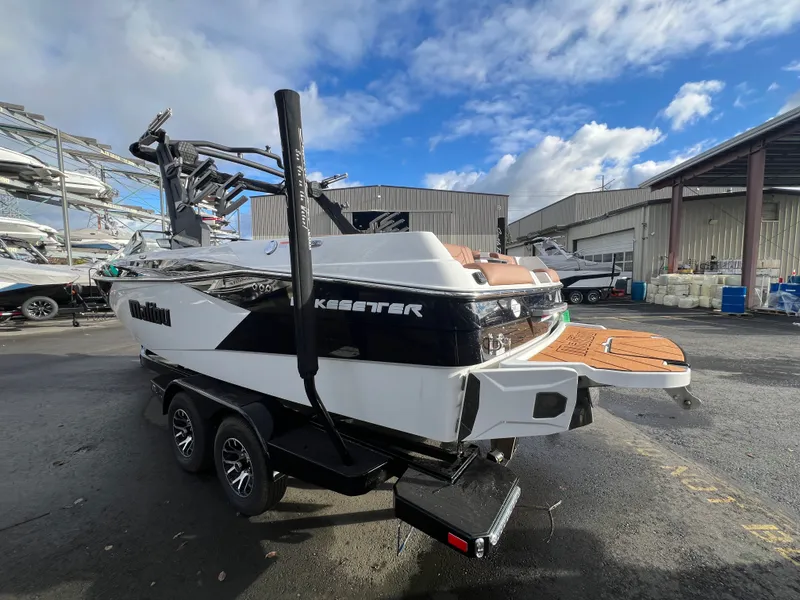 Slide: The Image of Malibu Wakesetter 23 LSV 2026 - 6