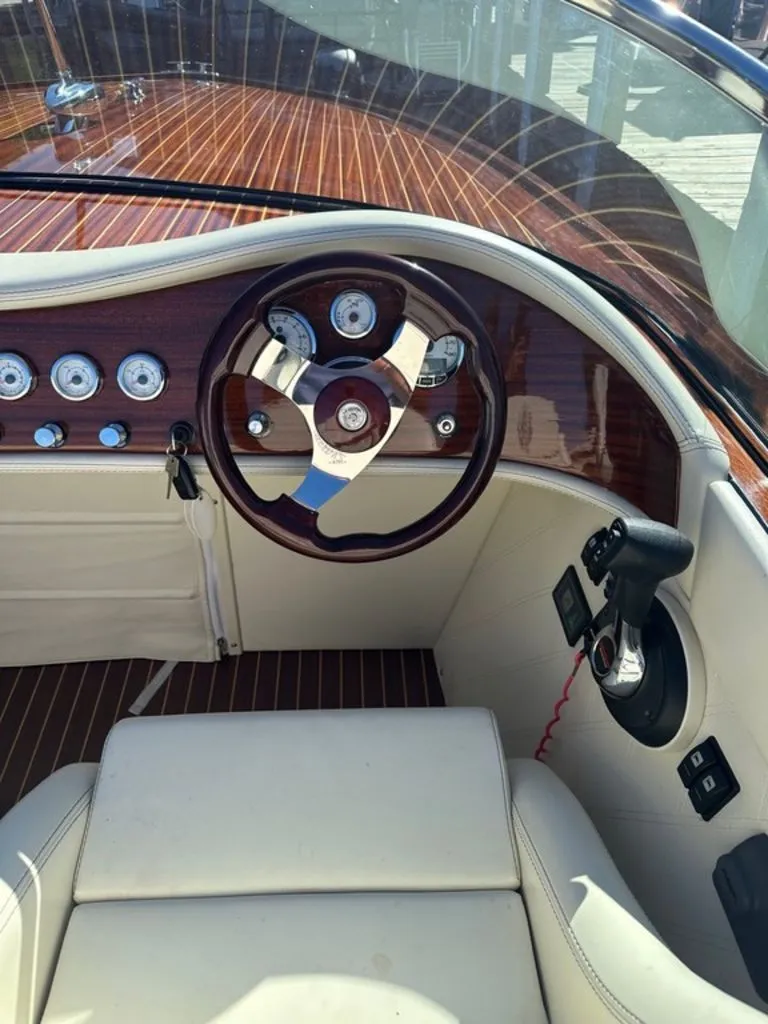 Slide: The Image of Committi 28 Elegance 2015 - 16