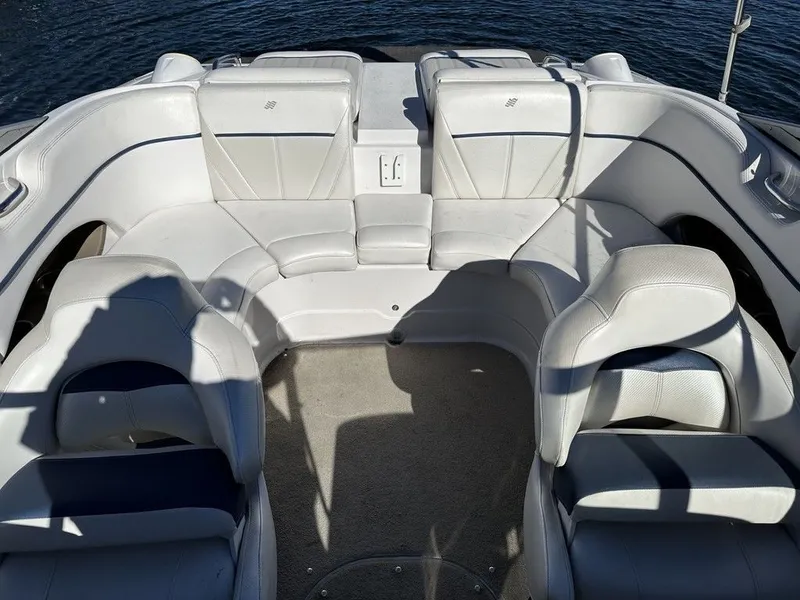 Slide: The Image of Four Winns 22 Horizon 2011 - 10