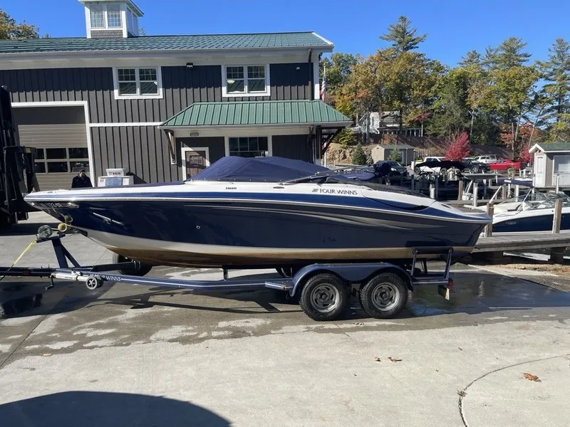 Slide: The Image of Four Winns 22 Horizon 2011 - 13