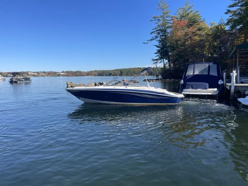 Slide: The Image of Four Winns 22 Horizon 2011 - 2