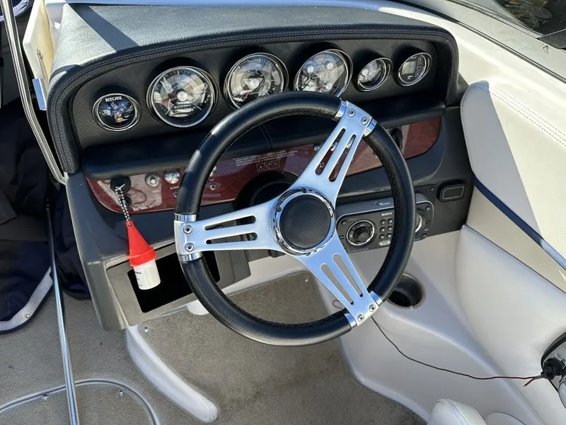 Slide: The Image of Four Winns 22 Horizon 2011 - 8