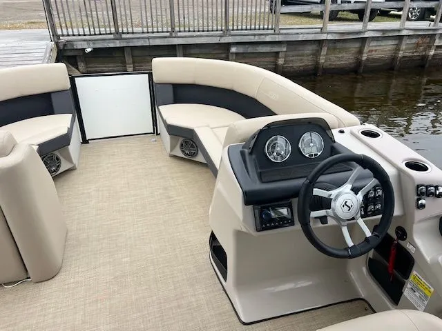 Slide: The Image of Harris Cruiser 210 CWDH 2025 - 10