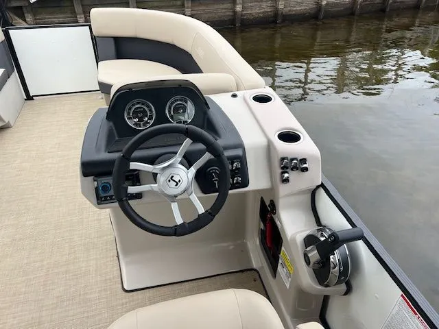 Slide: The Image of Harris Cruiser 210 CWDH 2025 - 11