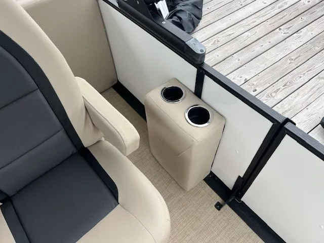 Slide: The Image of Harris Cruiser 210 CWDH 2025 - 7