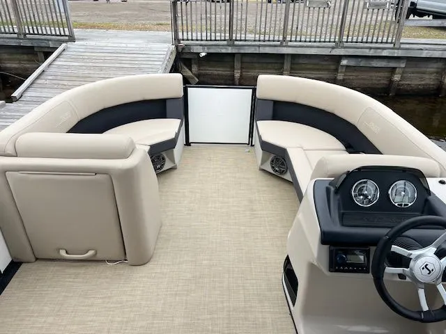 Slide: The Image of Harris Cruiser 210 CWDH 2025 - 9