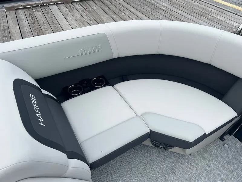 Slide: The Image of Harris Cruiser 230 CWDH 2025 - 3