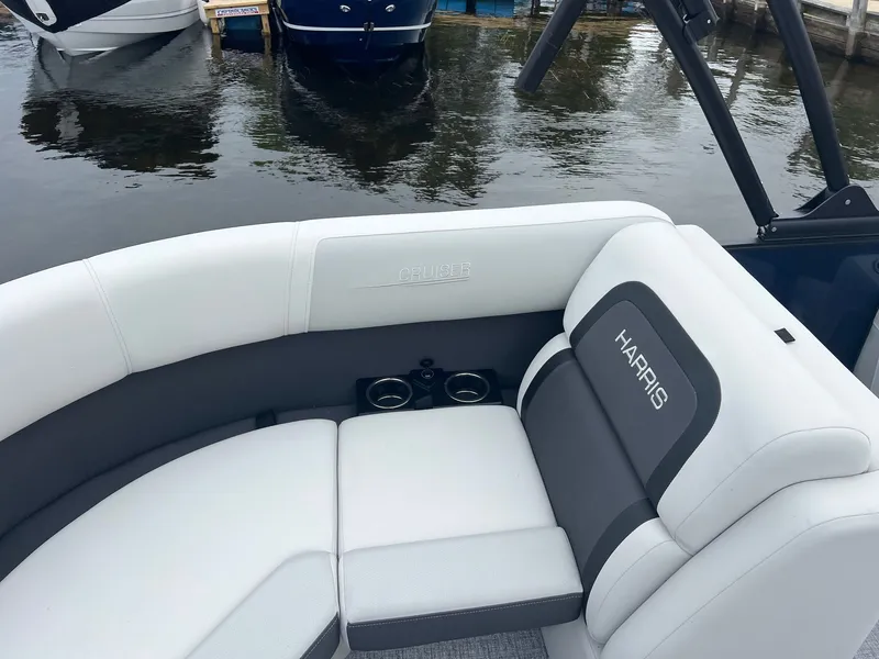 Slide: The Image of Harris Cruiser 230 CWDH 2025 - 4