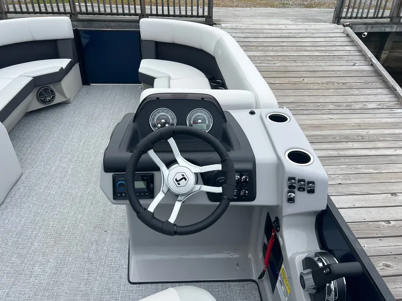 Slide: The Image of Harris Cruiser 230 CWDH 2025 - 5