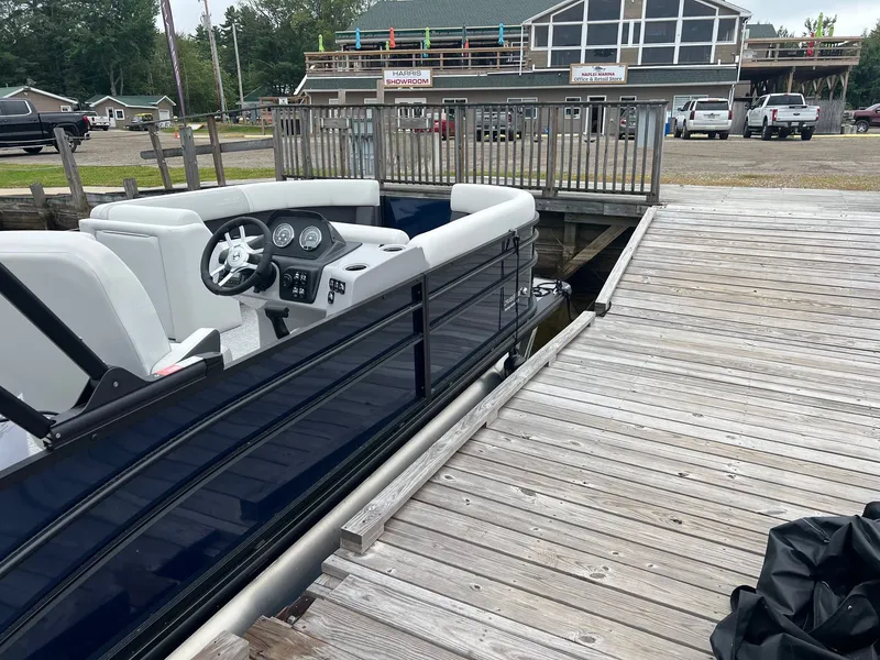 Slide: The Image of Harris Cruiser 230 CWDH 2025 - 8