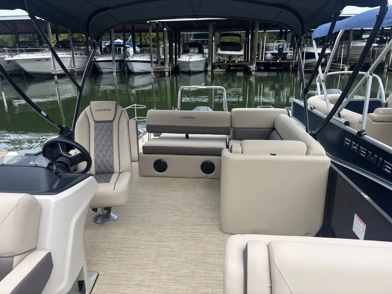 Slide: The Image of Harris Cruiser 230 SLDH 2026 - 3