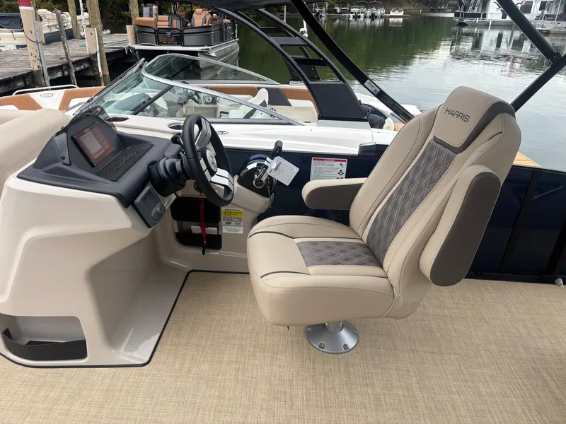 Slide: The Image of Harris Cruiser 230 SLDH 2026 - 4