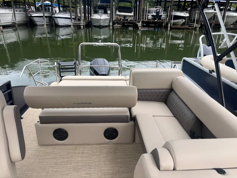 Slide: The Image of Harris Cruiser 230 SLDH 2026 - 5