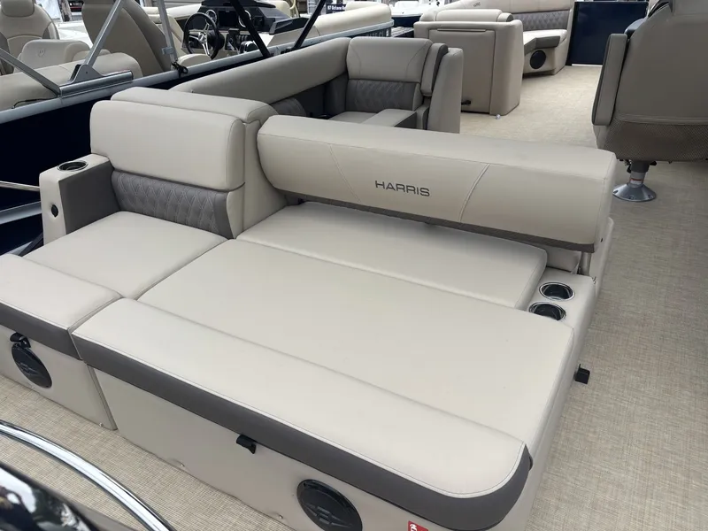 Slide: The Image of Harris Cruiser 230 SLDH 2026 - 7