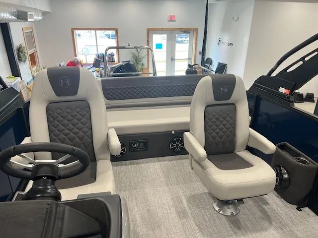 Slide: The Image of Harris SUNLINER 230 SLDH 2026 - 6