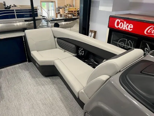 Slide: The Image of Harris SUNLINER 230 SLDH 2026 - 8