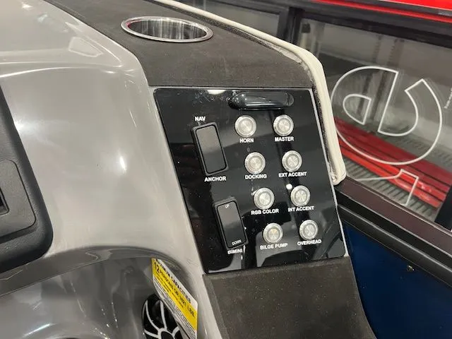 Slide: The Image of Harris SUNLINER 230 SLDH 2026 - 9