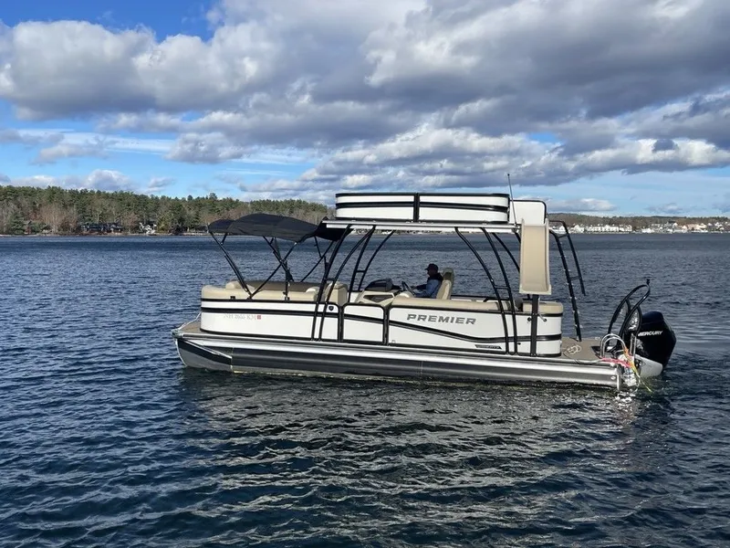 Slide: The Image of Premier 250 Solaris Upper Deck 2024 - 1