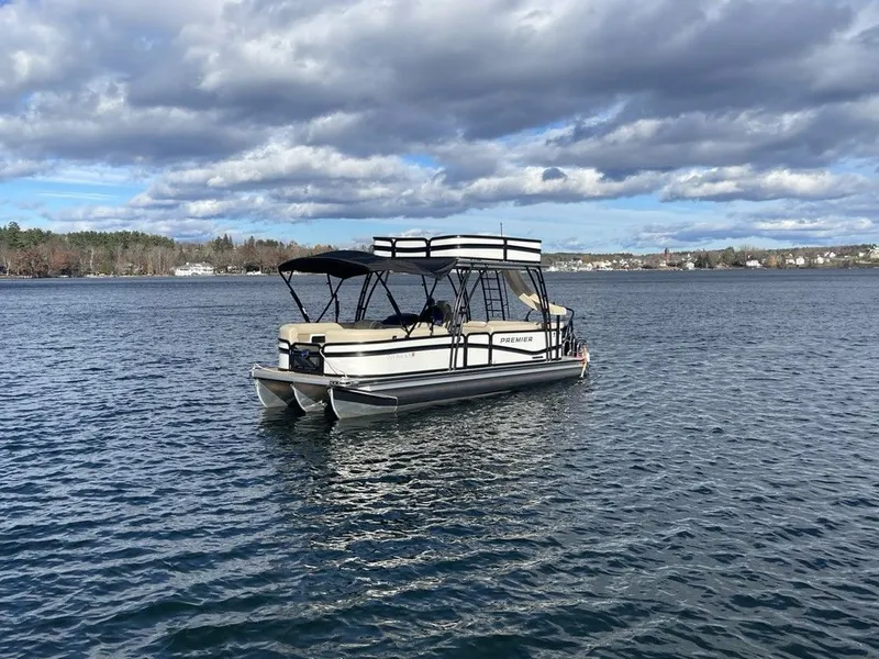 Slide: The Image of Premier 250 Solaris Upper Deck 2024 - 3