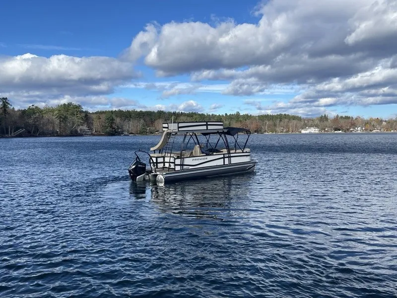 Slide: The Image of Premier 250 Solaris Upper Deck 2024 - 8