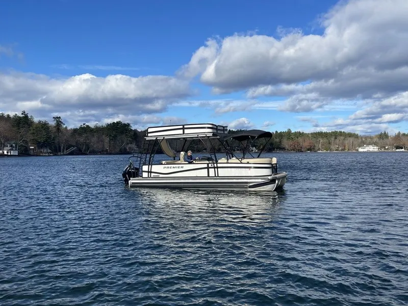 Slide: The Image of Premier 250 Solaris Upper Deck 2024 - 9