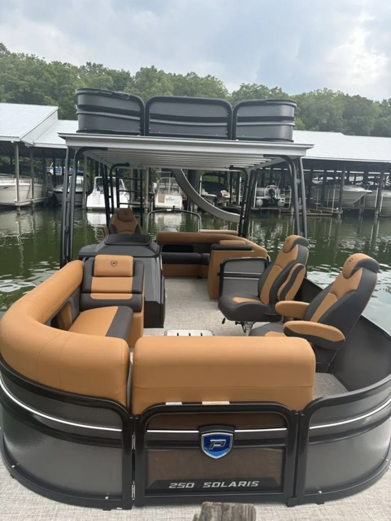 Slide: The Image of Premier 250 Solaris Upper Deck 2025 - 14