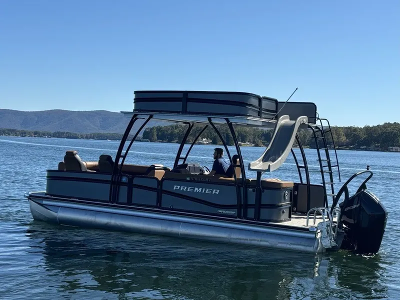 Slide: The Image of Premier 250 Solaris Upper Deck 2025 - 3