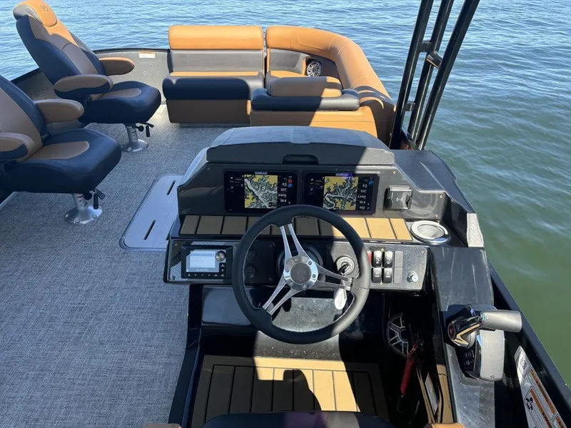 Slide: The Image of Premier 250 Solaris Upper Deck 2025 - 6