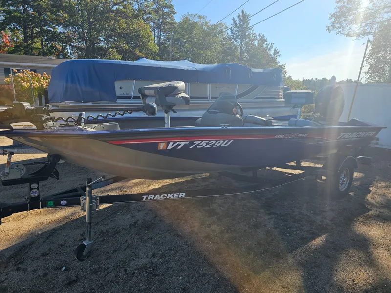 The Image of Tracker Pro Team 175 2016 - 1