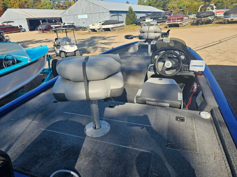 Slide: The Image of Tracker Pro Team 175 2016 - 9