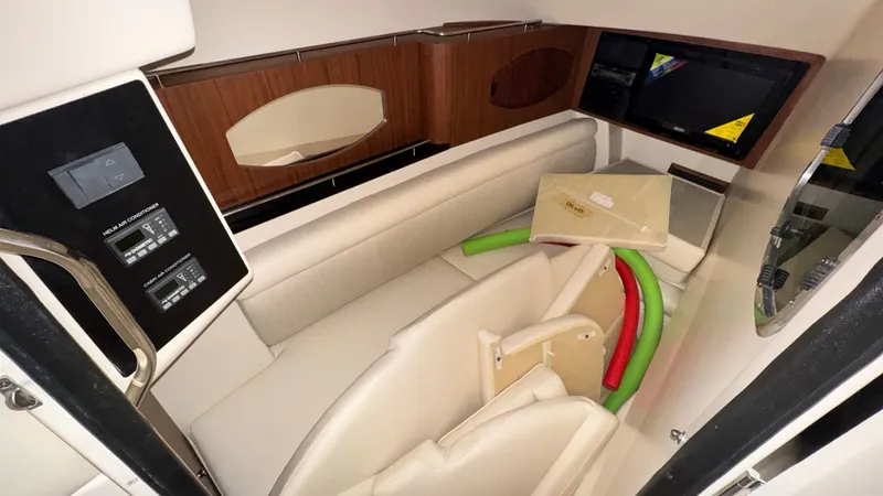 Slide: The Image of Grady-White Freedom 335 2021 - 10