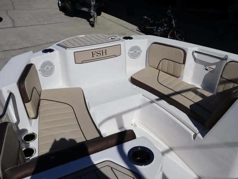 Slide: The Image of Yamaha 222 FSH Sport 2026 - 9