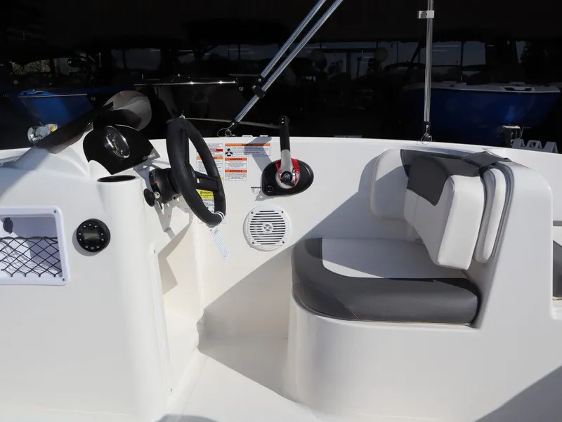 Slide: The Image of Bayliner E16 2026 - 13