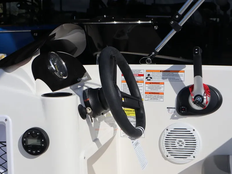 Slide: The Image of Bayliner E16 2026 - 14