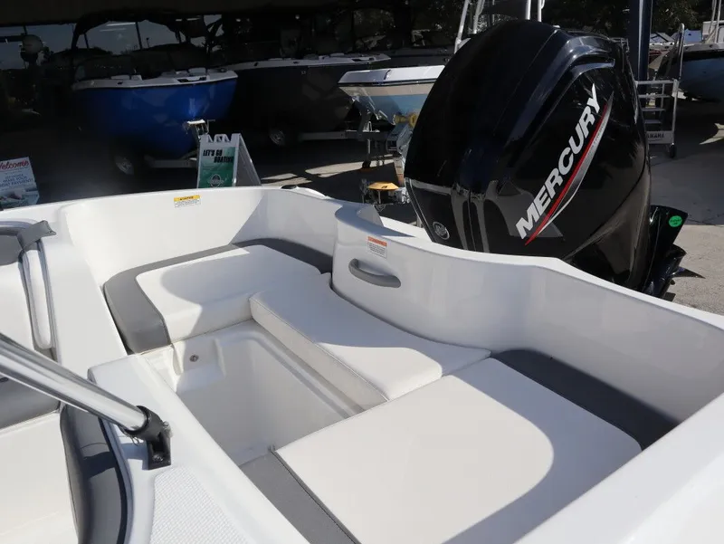 Slide: The Image of Bayliner E16 2026 - 15