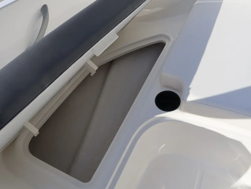 Slide: The Image of Bayliner E16 2026 - 20