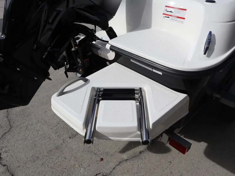 Slide: The Image of Bayliner Element E18 2026 - 11