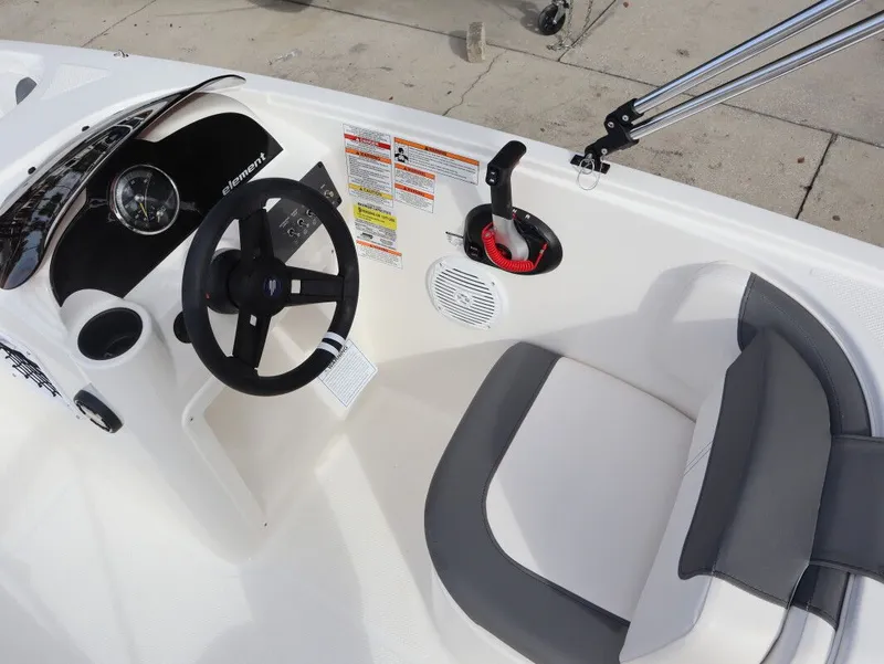 Slide: The Image of Bayliner Element E18 2026 - 14