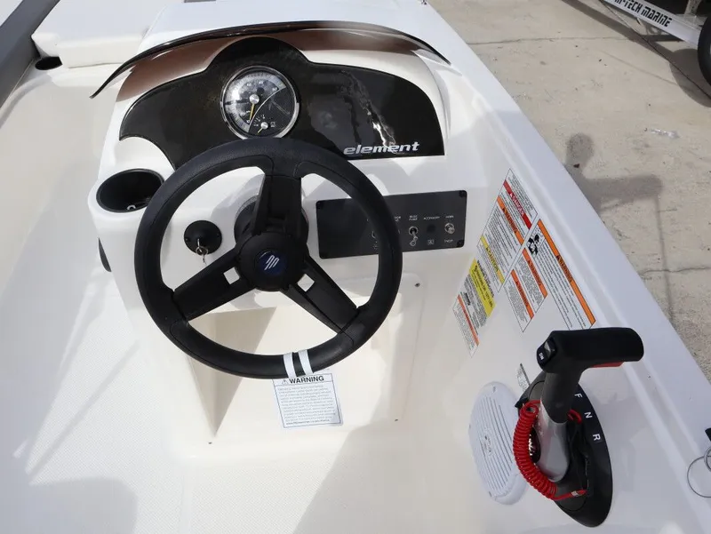 Slide: The Image of Bayliner Element E18 2026 - 15