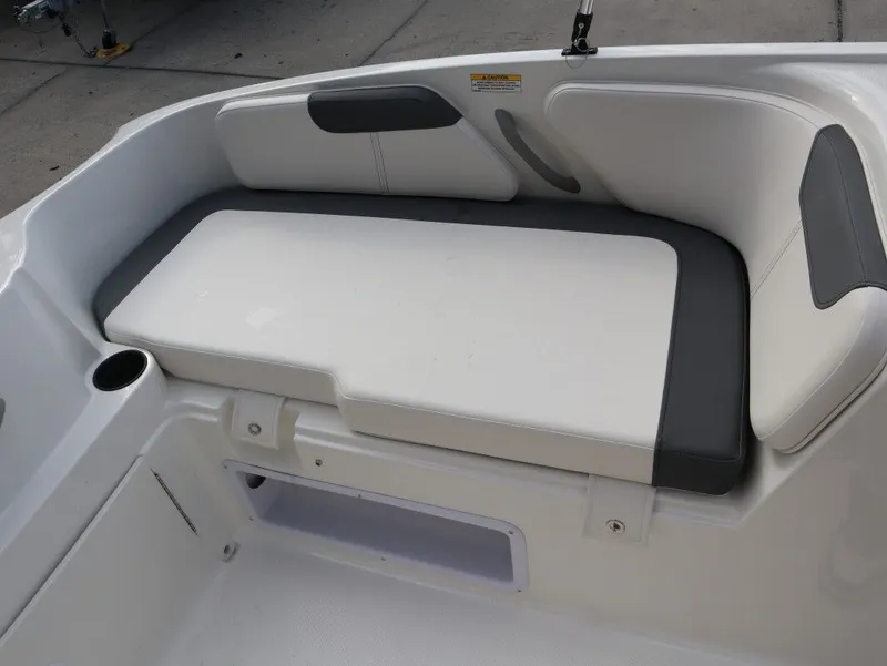 Slide: The Image of Bayliner Element E18 2026 - 18