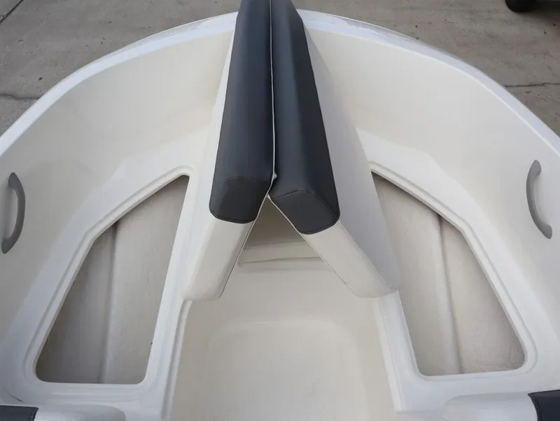 Slide: The Image of Bayliner Element E18 2026 - 22