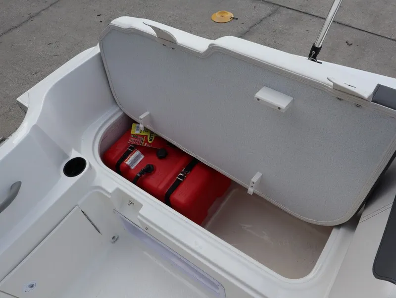 Slide: The Image of Bayliner Element E18 2026 - 24