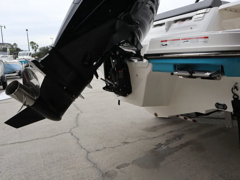 Slide: The Image of Bayliner VR6 Outboard 2026 - 11