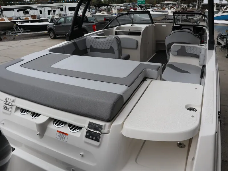 Slide: The Image of Bayliner VR6 Outboard 2026 - 15