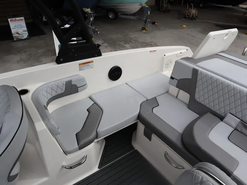 Slide: The Image of Bayliner VR6 Outboard 2026 - 19