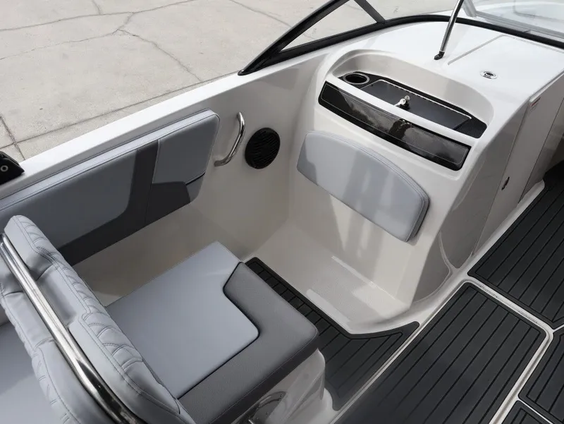 Slide: The Image of Bayliner VR6 Outboard 2026 - 21