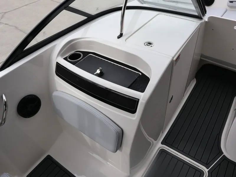 Slide: The Image of Bayliner VR6 Outboard 2026 - 24