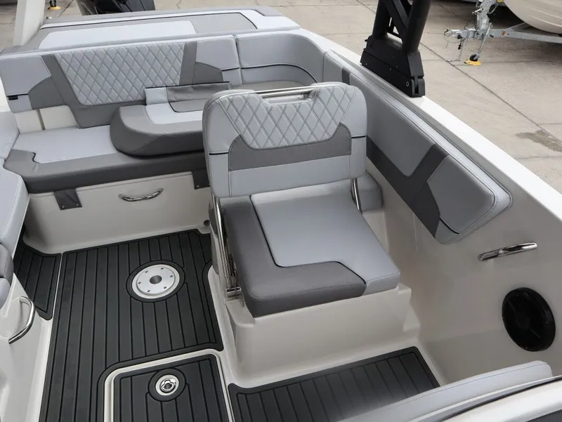 Slide: The Image of Bayliner VR6 Outboard 2026 - 25